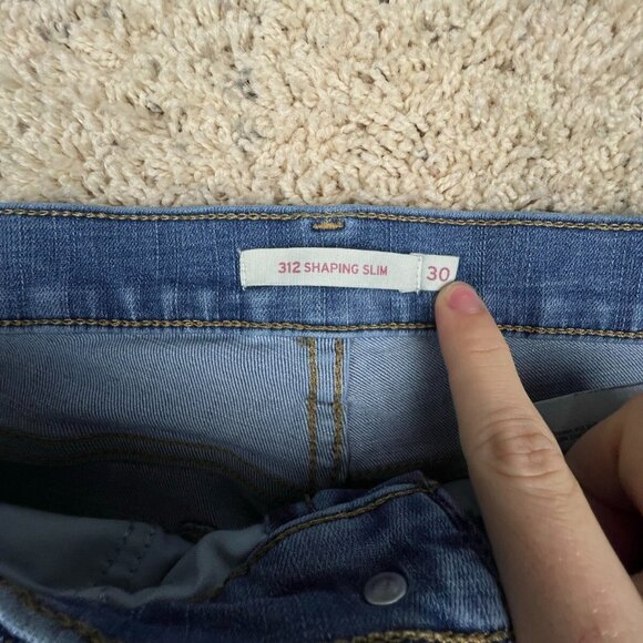 Levis 312 Shaping Slim Stretch Denim Jeans Women Size 30 Light Wash Pants - Picture 6 of 11